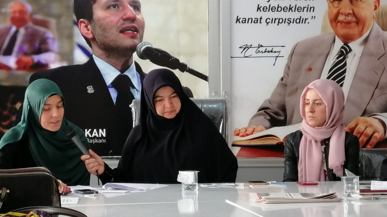 Derince Yeniden Refah partisi kadın kolları Nermin Erbakan’ı anma ve anlama programı düzenledi