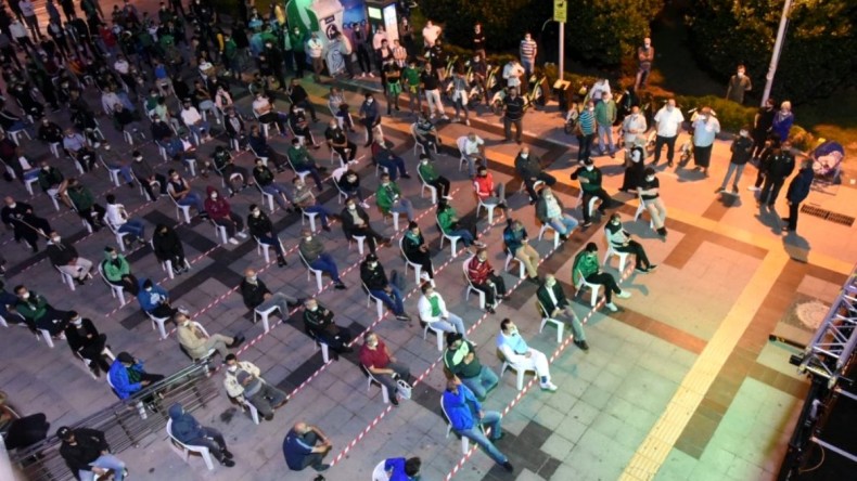 Kocaelispor un ilk maçının heyecanı Belsa Plaza önünde yaşandı