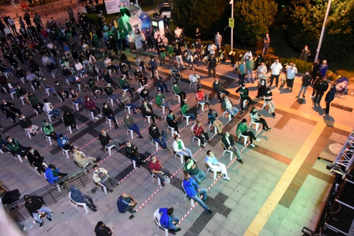 Kocaelispor un ilk maçının heyecanı  Belsa Plaza önünde yaşandı