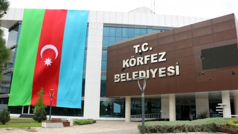 Körfez den Azerbaycan a dev destek