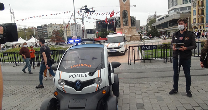 Taksim Meydanı’nda drone destekli korona virüs denetimi yapıldı