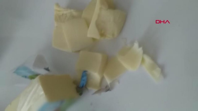 KOCAELİ Marketten aldığı kaşar peynirin içinden lastik eldiven çıktığı iddiası