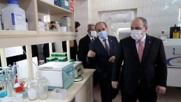 Bakan Varank’tan Kovid-19’a karşı aşı çalışmaları yürütülen merkezlere bayram ziyareti