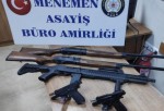 İzmir’de kaçtıktan sonra kaza yapan şüpheli araçtan silahlar ve tüfekler çıktı