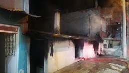 İzmir’de müstakil ev yangınında kundaklama şüphesi